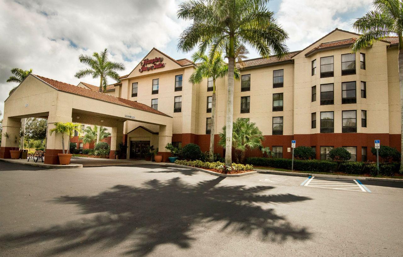 Hampton Inn & Suites Fort Myers Beach/Sanibel Gateway Exterior photo